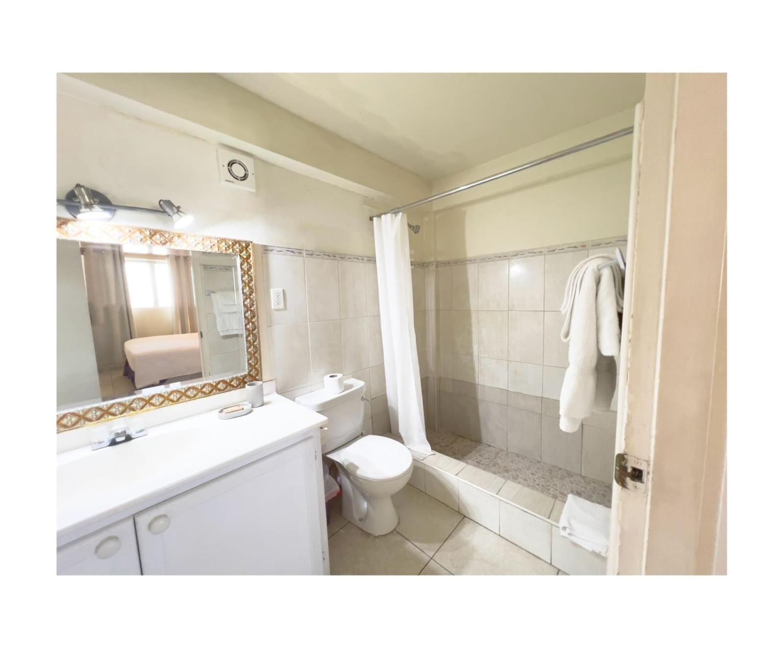 Melrose Beach Apartments Inc Bridgetown Luaran gambar